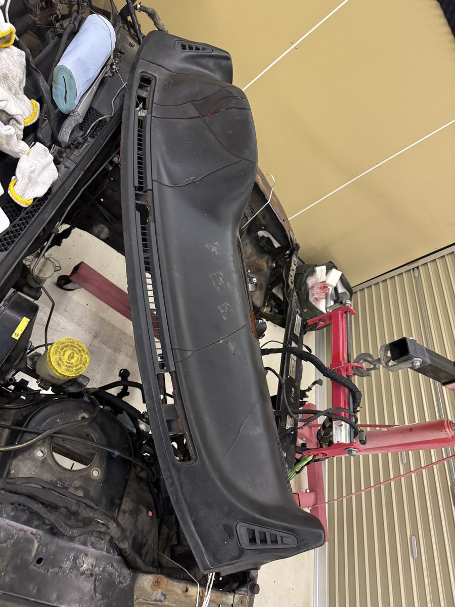 Driftingm3's tweet photo. 返信なければすぐに捨てます。
なんか一言あれば取りに来てもらうまで、置いときます。

13ダッシュボード、状態悪
助手席エアコンルーバーだけ妙に綺麗

0円どころか来たときにコーラ奢ります https://t.co/K94tpuDIQh