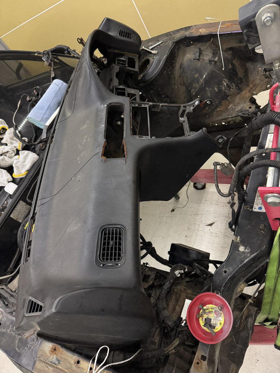 Driftingm3's tweet photo. 返信なければすぐに捨てます。
なんか一言あれば取りに来てもらうまで、置いときます。

13ダッシュボード、状態悪
助手席エアコンルーバーだけ妙に綺麗

0円どころか来たときにコーラ奢ります https://t.co/K94tpuDIQh