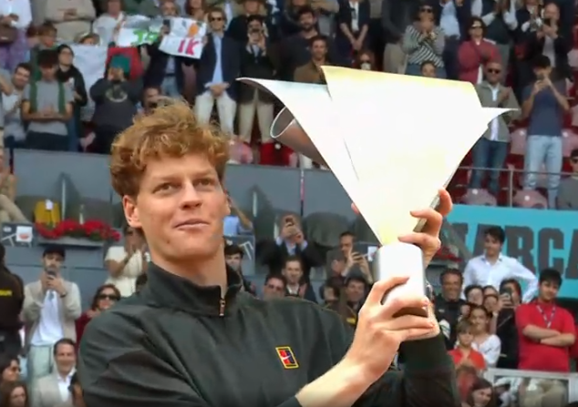 GiuseLatorraca2's tweet photo. "No tripe for cats" (cit. Bertolucci)! Sinner re anche a Madrid! Senza Alcaraz, l'unico avverdario è sè stesso. #Sinner vs #Zverev 6-1/6-2 #AtpMadrid #Sinner #MadridOpen #MMopen https://t.co/7JVow7hgqE
