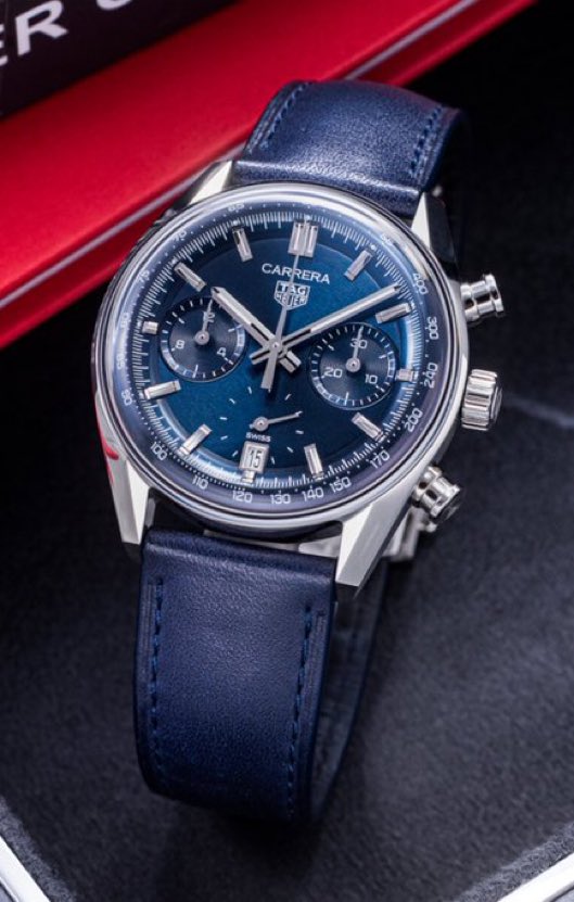 TheSlowTick's tweet image. Beautiful @TAGHeuer Glassbox Carrera. 
📸: @martinhaydagel 
#wristwatch #watches #watchmaking #menswear #TagHeuer