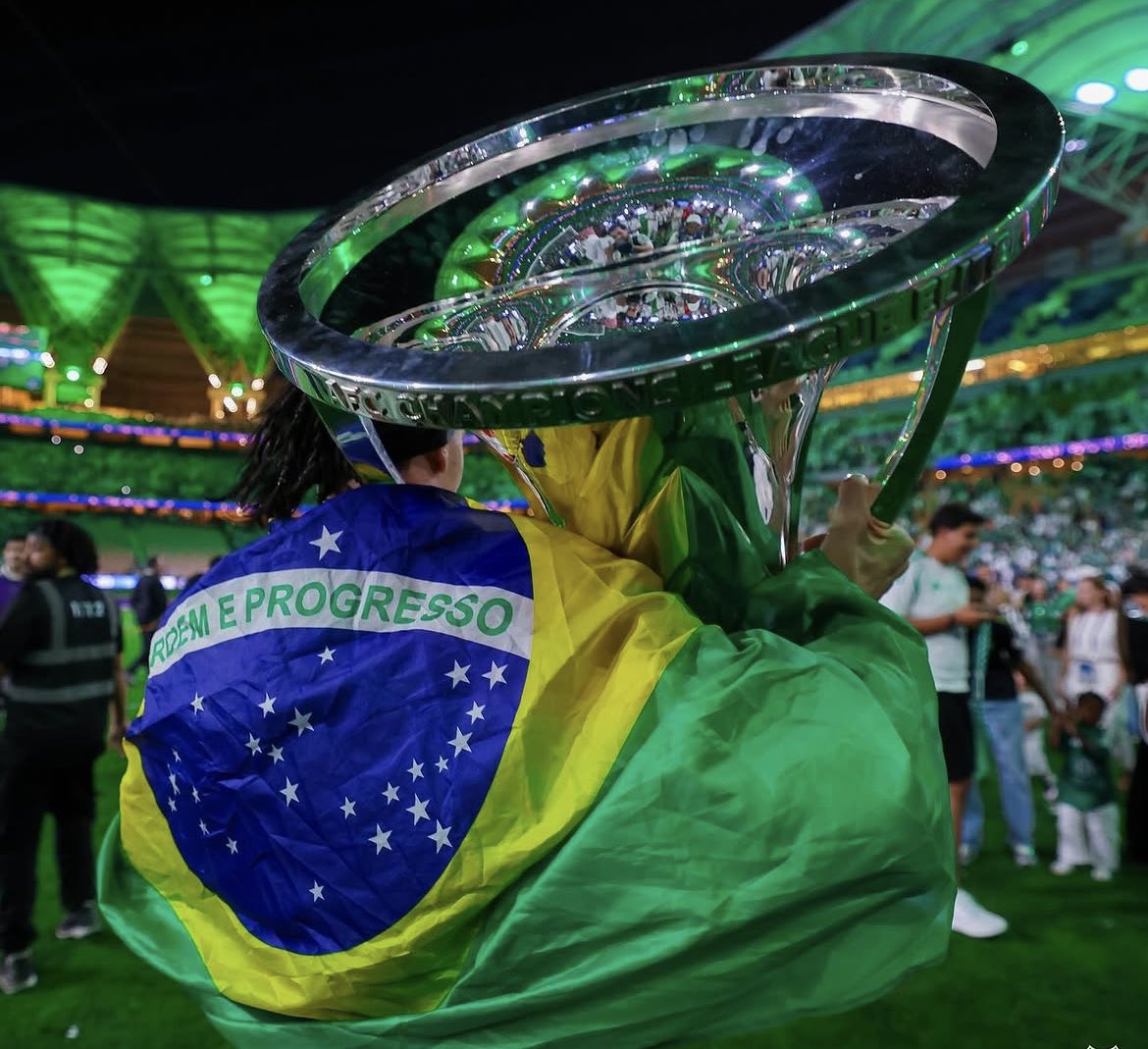 أ | Campeones de élite tweet media