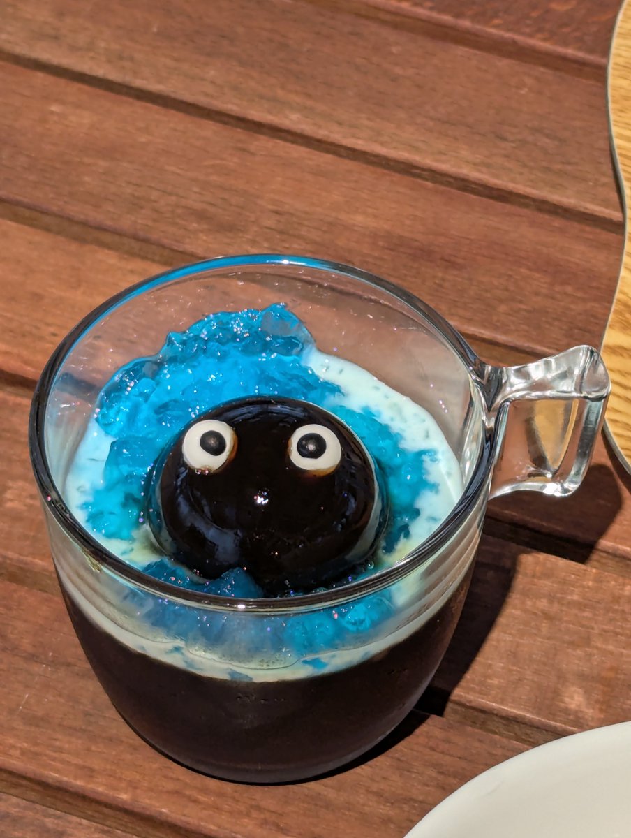 今日は妖怪展に行った後、コラボしてるカフェで海坊主のコーヒーゼリーを頼んだよ
妖怪展はなかなか楽しかった
さりげなく主展示から離れたところに存在してたりして妖怪ぽかったです
（名古屋開催を見逃していて東京まで見に行くことになったことは内緒）
