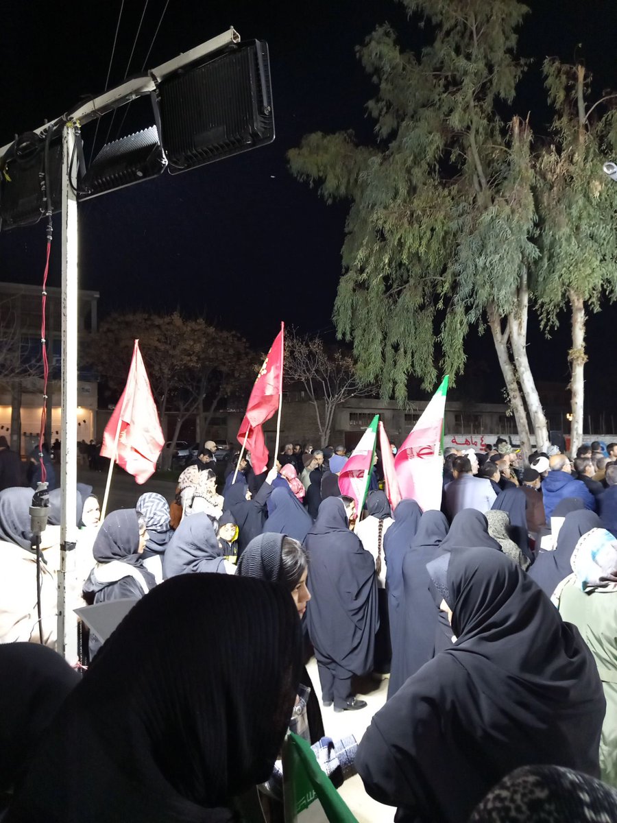 به نام گلستان، به کام قهرمانان!

جان در کف دست، برای پاسداری از آنچه پاک است،

از بلندترین قله‌ها تا سبزترین دشت‌ها،

نامشان با افتخار بلند آوازه باد.
#فدائیان_گلستان