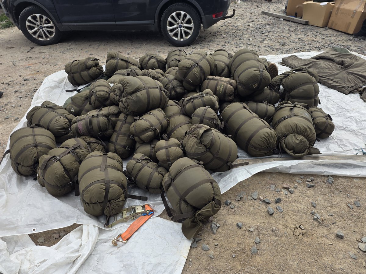 Veteransforukr1's tweet image. Another donation of sleeping bags has been handed over to the Ukrainian Army. Transport costs are high, but the equipment is a blessing for the recipients. We are grateful for all the support. linktr.ee/Vaukraine #StandWithUkraine #HelpUkraine #UAarmy #UkrainianArmy, #AFU