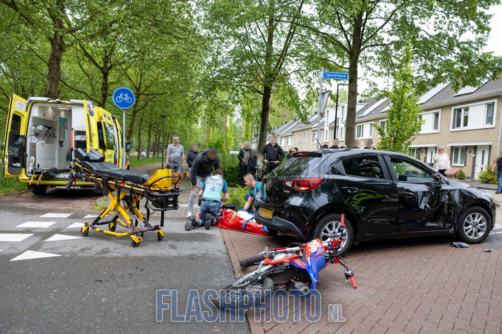 Bestuurder van motor gewond na aanrijding met auto