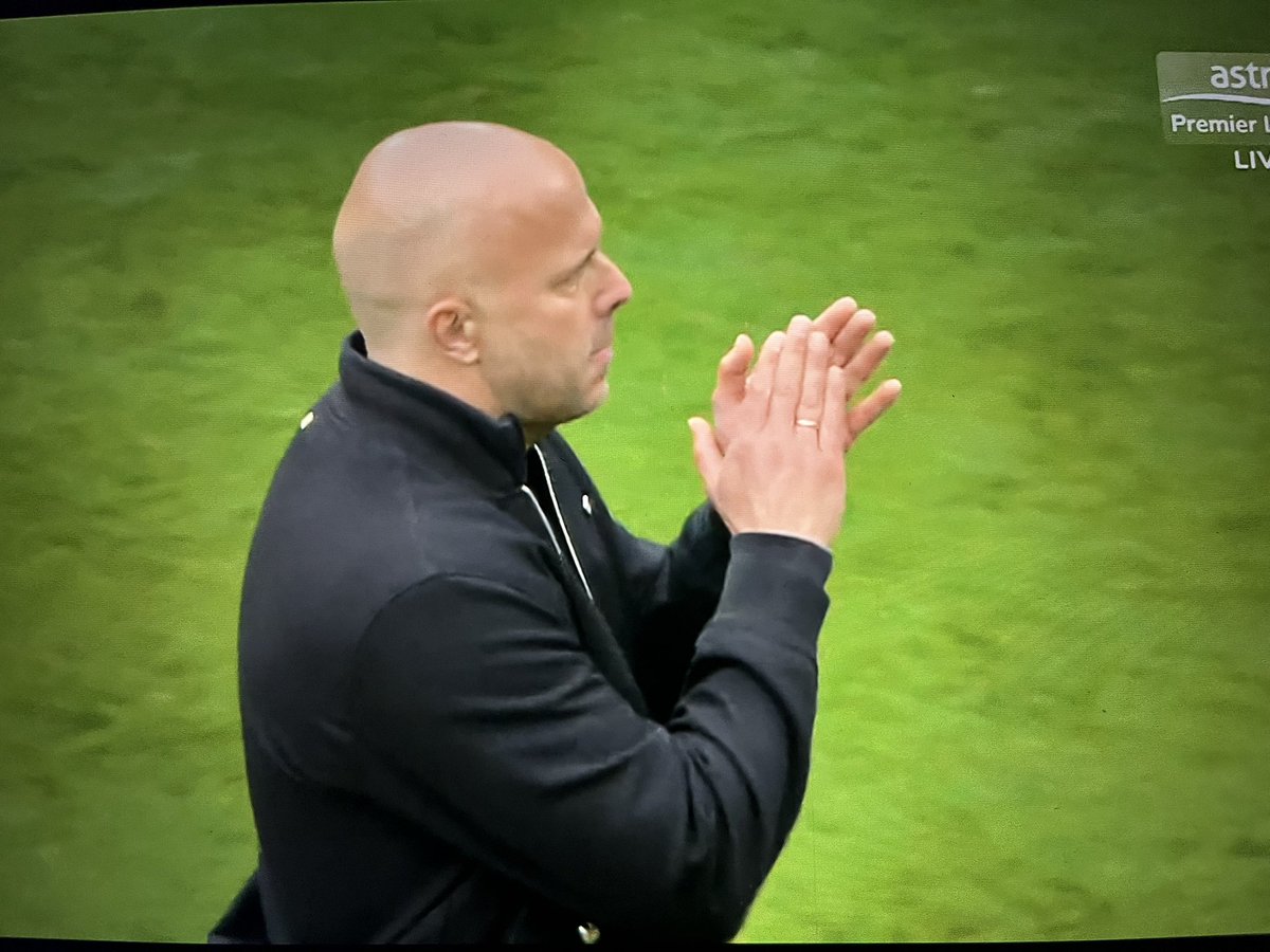 mrcg1392's tweet photo. Wtf are you clapping for? https://t.co/Mxusf4DuEB
