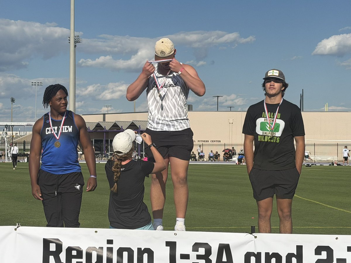 JaxonLawler's tweet photo. Headed to state IN TEXAS‼️‼️‼️ 
Shot put and discus!! 
Thank you to all of the coaches who have poured into me and helped me get here! 
@Chemcoach @coachj_reynolds @bushland_fball @T_Law316 @CoachTMcCormick @806hsscmedia
@PressPassSports @TXSideline @CodyBellaire @CharlesPower @TomLoy247 @GPowersScout @samspiegs @MikeRoach247 @TFloss32
