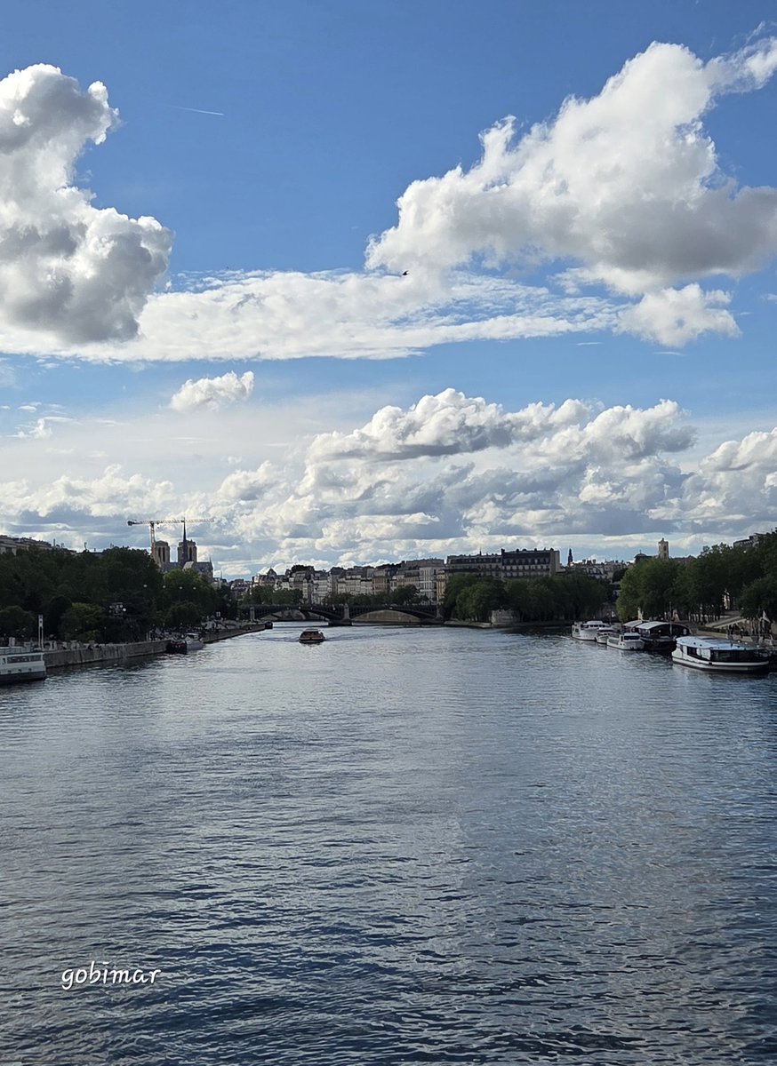 Bigot44408011's tweet image. Un coin de ciel bleu ce soir au milieu des nuages ☁️ 💙☁️
#photos de l'instant ❤️
Excellente soirée 💋💋