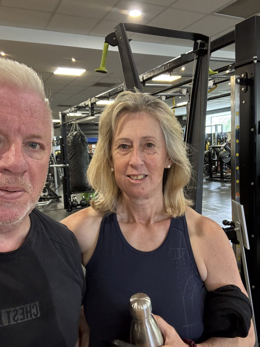 JonathanSmith63's tweet photo. Making it happen this morning 💪🔥👊
And caught up with Mrs S ❤️
#keepattacking #noexcuses https://t.co/VrbcBNduKy