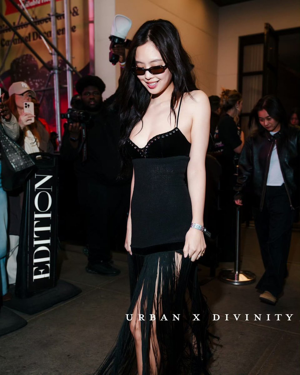 Glamour_JENNIE tweet media