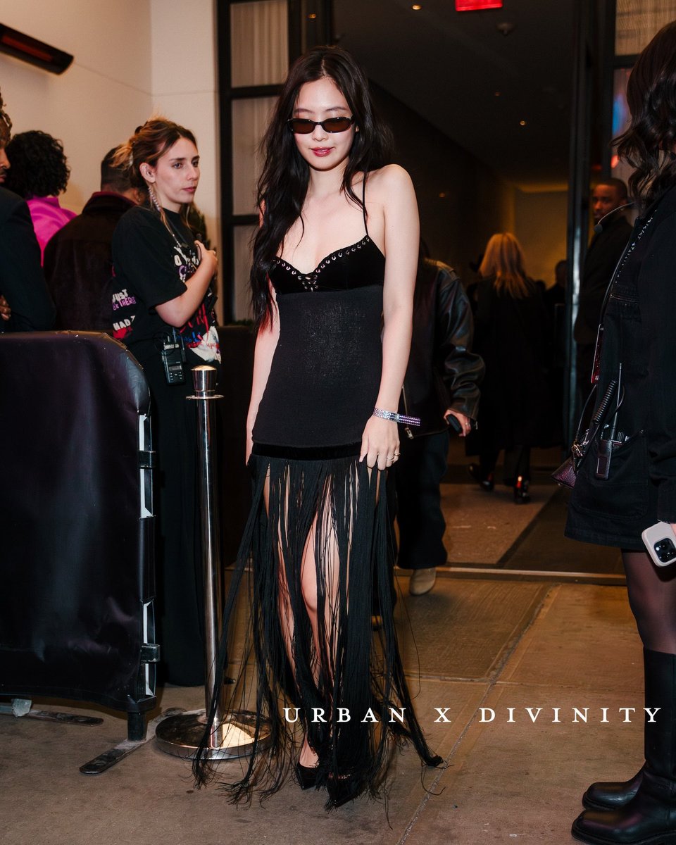 Glamour_JENNIE tweet media