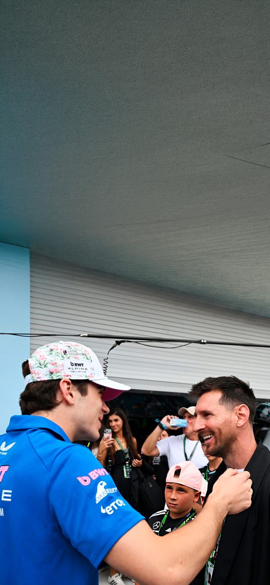 moran_juampi's tweet image. #Wallpapers 📱
 └📂 #Formula1 
      └📂 #MiamiGP 🇺🇸
            └📂 Franco Colapinto 🇦🇷
            └📂 Lionel Messi 🇦🇷
