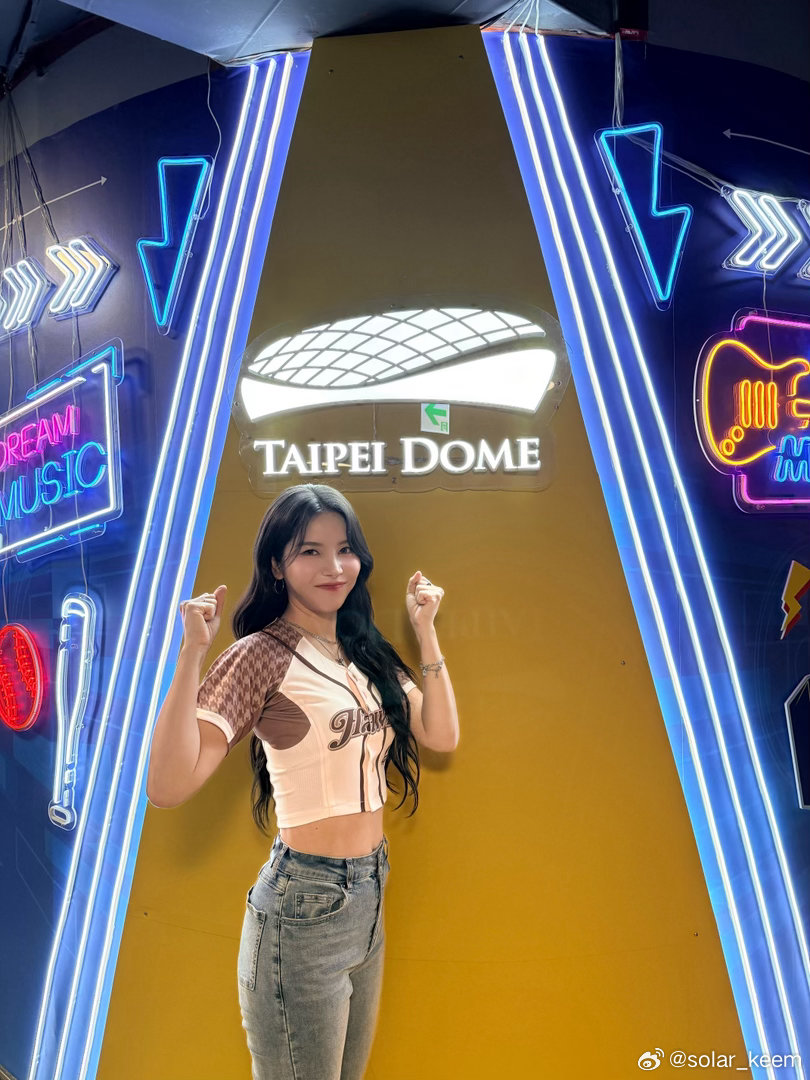 latinmoomoo's tweet image. (2)
m.weibo.cn/status/QDGAzuD…

"👍🏽👍🏽👍🏽"

#Solar #솔라
@RBW_MAMAMOO