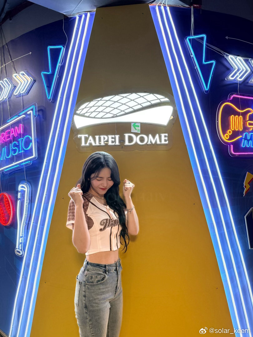 latinmoomoo's tweet image. (2)
m.weibo.cn/status/QDGAzuD…

"👍🏽👍🏽👍🏽"

#Solar #솔라
@RBW_MAMAMOO