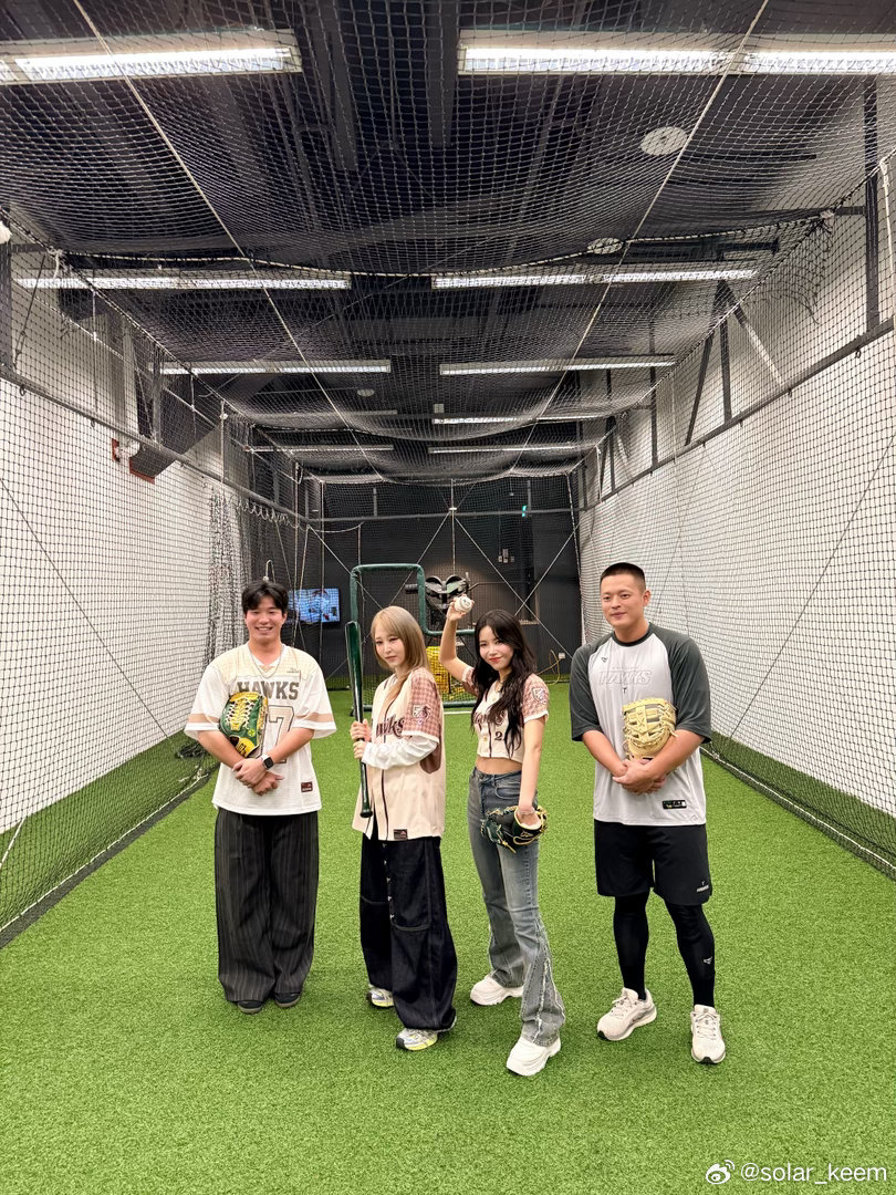 latinmoomoo's tweet image. (2)
m.weibo.cn/status/QDGAzuD…

"👍🏽👍🏽👍🏽"

#Solar #솔라
@RBW_MAMAMOO