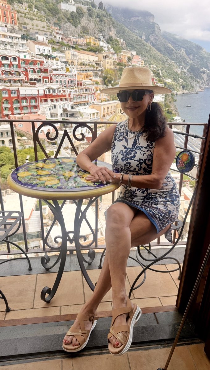 RoGonzalesTV's tweet image. Positano along the Amalfi coast, southern Italy! Ciao! #Italy #DayTrippin’ #KTVU