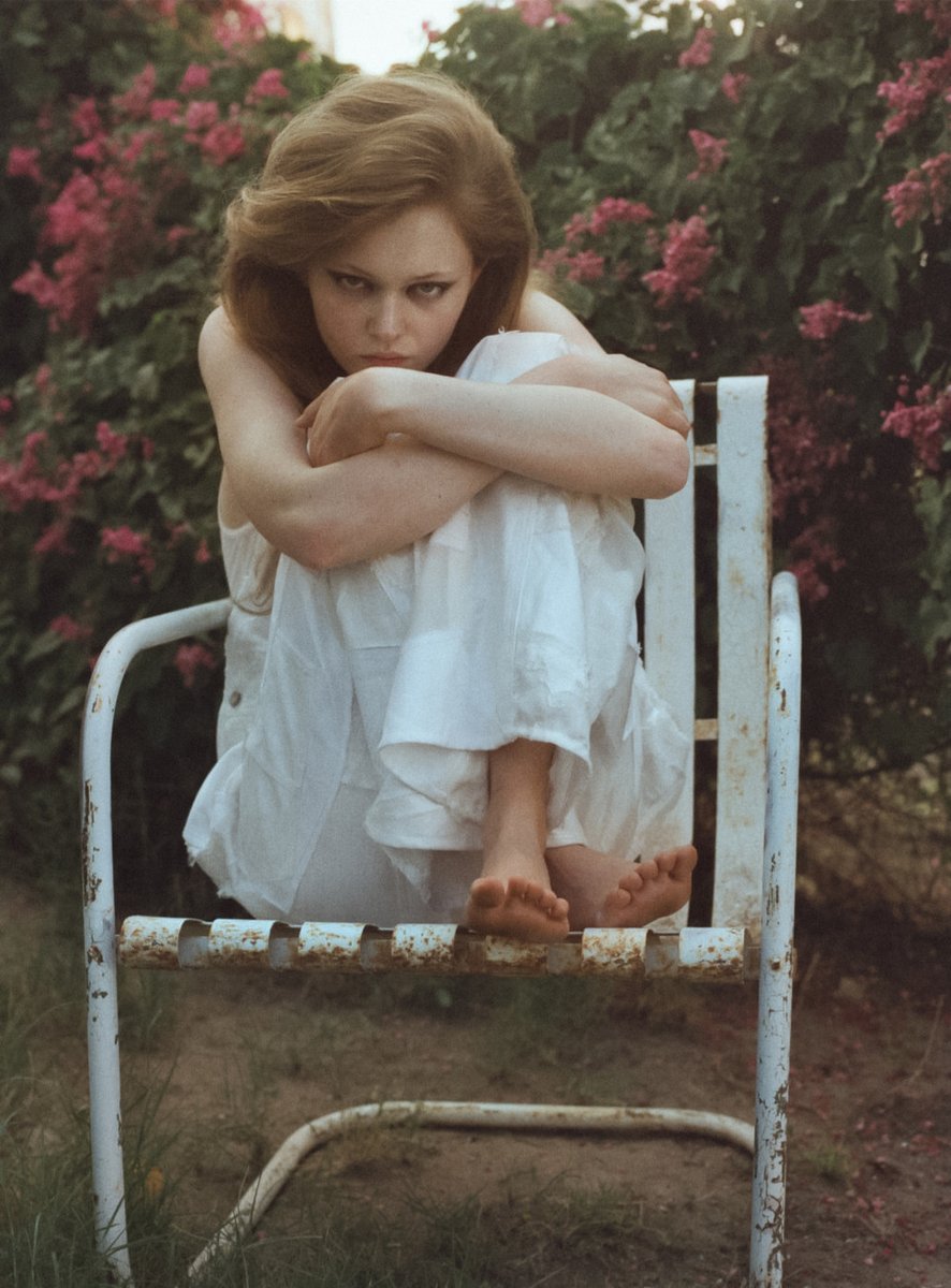 kendam_com's tweet image. Ava Shipp shot by Julia Noni in Country Girl fashion editorial kendam.com/news/editorial… 

#FashionEditorials #SS26 #Models #Photography #ELLEUS #Kendam