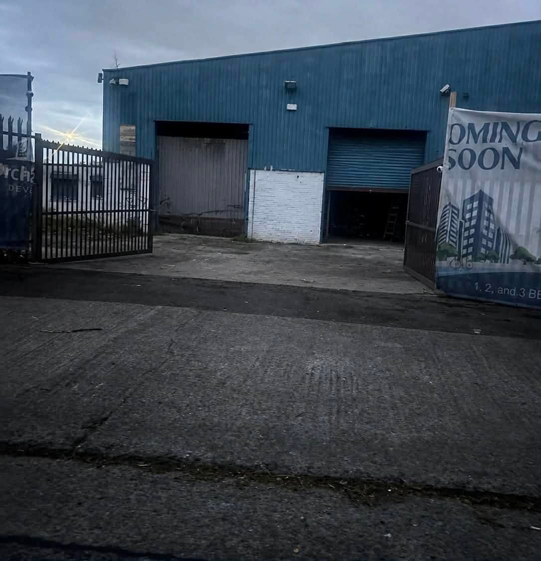 Ballyfermot factories! Cherry orchard industrial estate!!! 2 buses of men got off!!!