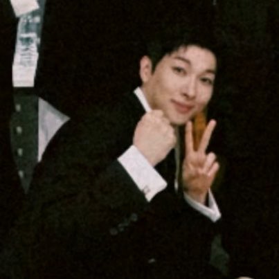 미클포즈도 해야 되고 브이도 해야 됨💪✌️