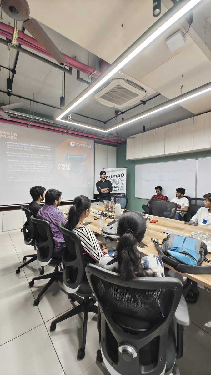 saurabhnage624's tweet photo. @Metamask Community Builder Night - Vadodara Edition 🦊 with @pu_dao_

It's wasn't just another session 👀

People didn’t just learn Web3 & blockchain but here they connected, shared ideas and met new builders in the room 🤝

Before the ending we initiated a debate as a activity for making everyone open to conversations on a #Centralization vs #Decentralization...? 💯

Definitely the highlight ⚡

We wrapped up with conversations around current affairs that is happenings in the world that many weren’t even aware of 🫣

Good energy. Real interactions. Strong community.

This is how ecosystems grow 🚀