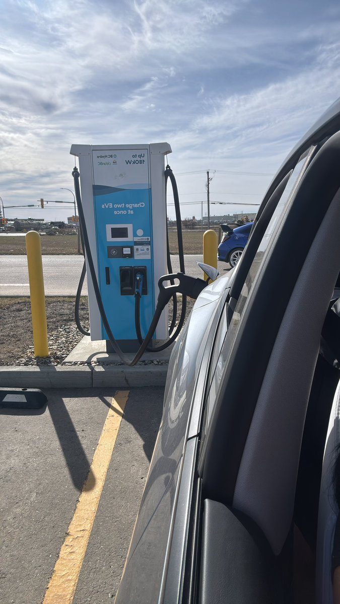 kekulicafe's tweet image. @Tesla  Fort St John #BritishColumbia #Canada needs a couple Tesla charging stations. This🤦‍♀️ takes two hours  #gatewaytothenorth #elonmusk