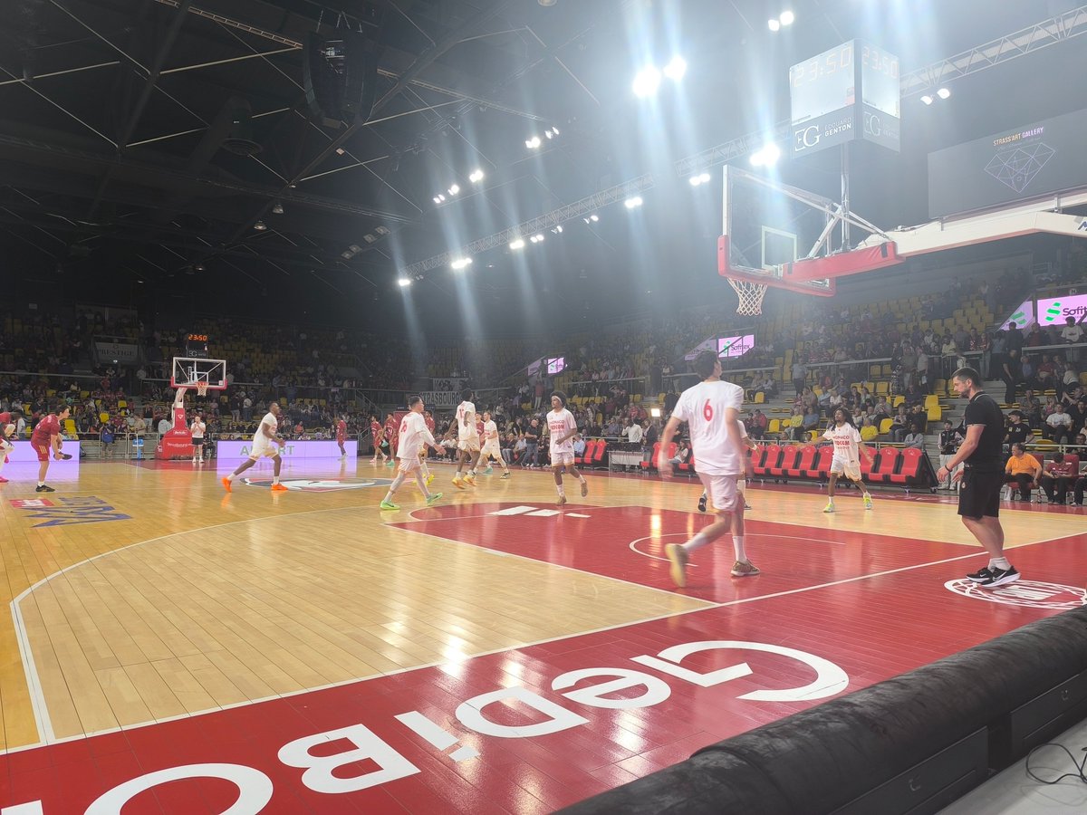 FVersus2020's tweet photo. Mike James ne s'échauffe pour le moment pas
 
Il est pourtant sur la feuille.
-25 au Rhenus.

#BetclicElite https://t.co/6k4BmGXlKj