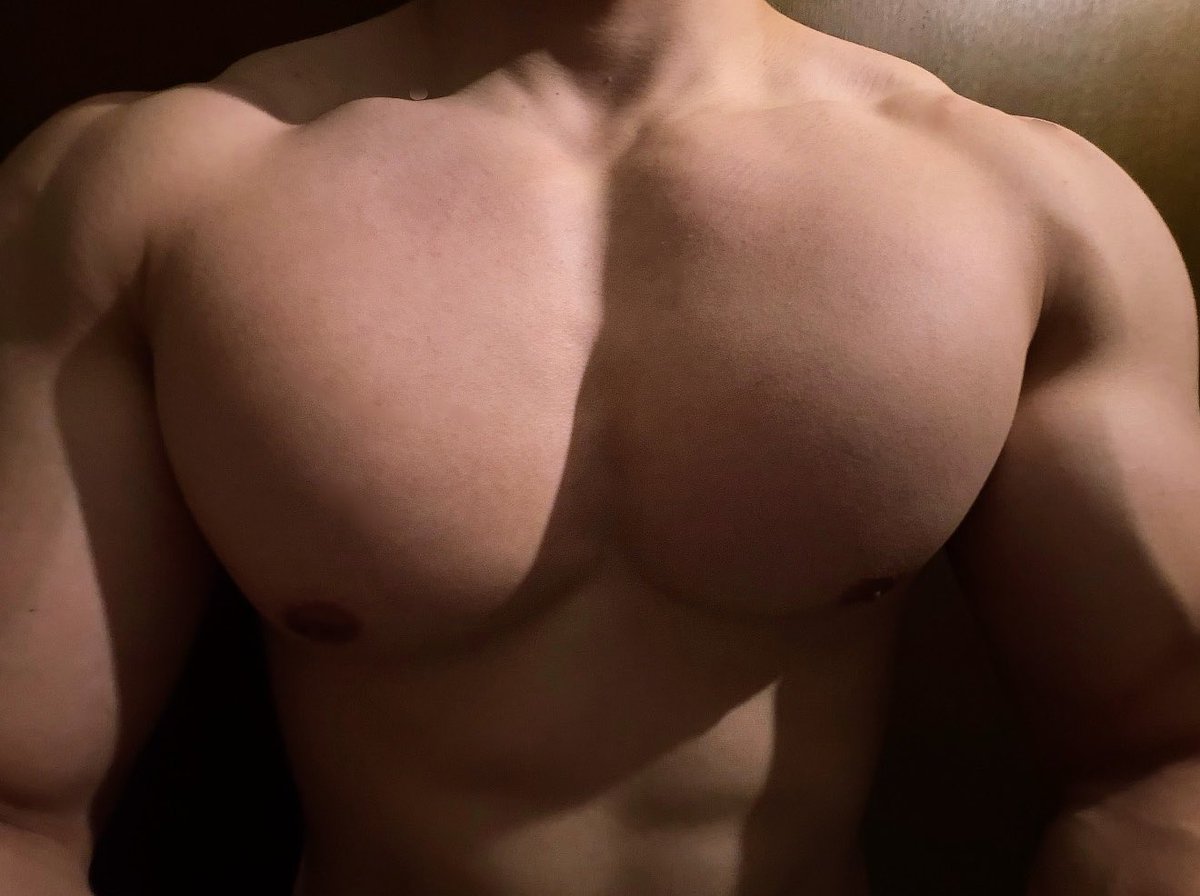 Tateculon's tweet photo. ᅠ
            ⸻ㅤㅤBig boobs, ¿do you like them? i've been strict at the gym to get them like this.
ᅠ

ᅠ https://t.co/mzAjzMxLR4