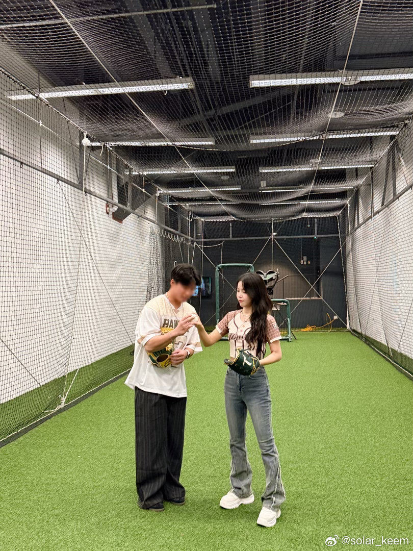 latinmoomoo's tweet image. (3)
m.weibo.cn/status/QDGAzuD…

"👍🏽👍🏽👍🏽"

#Solar #솔라
@RBW_MAMAMOO