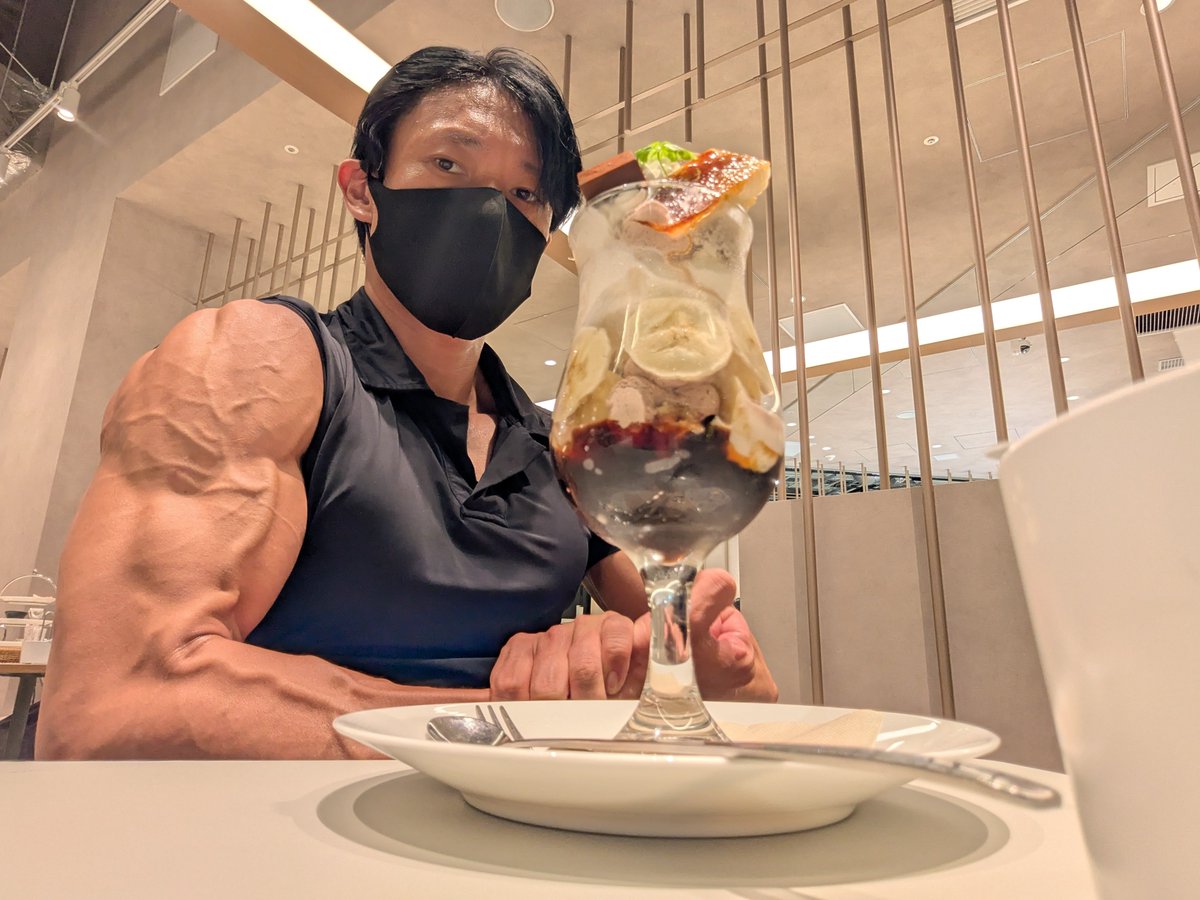 サーバル様/筋肉資料集販売中💪 tweet media