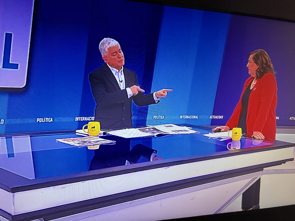 Ivan Valenzuela defendiendo como gato de campo al gobierno de Kast en #MesaCentral <a href="/canal13/">El 13</a> 
Increíble estos ensobrados.