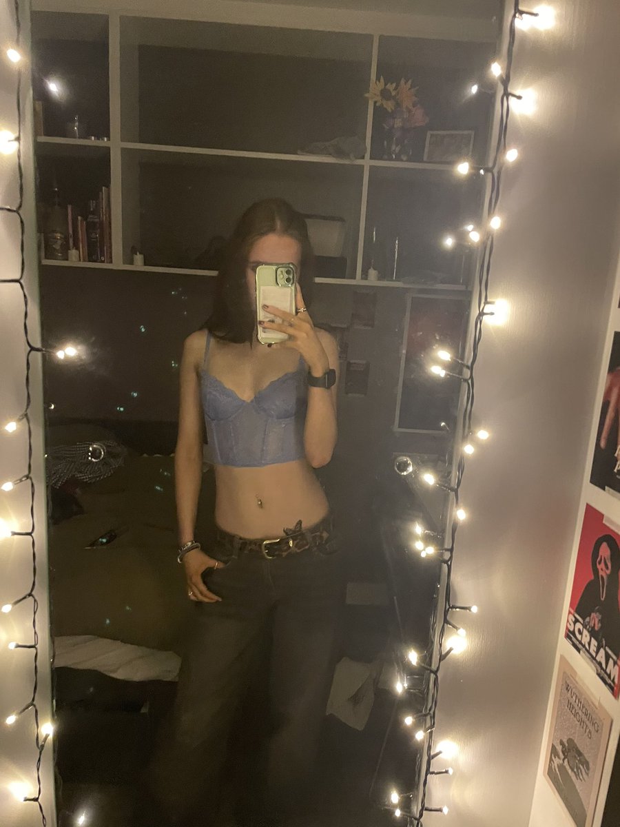 EmilyConwacix's tweet photo. no payment no reply! 

paypal in bio 

make yourself stand out before messaging

#paypal #paypig #femdom #findom https://t.co/a8QxhujcEh