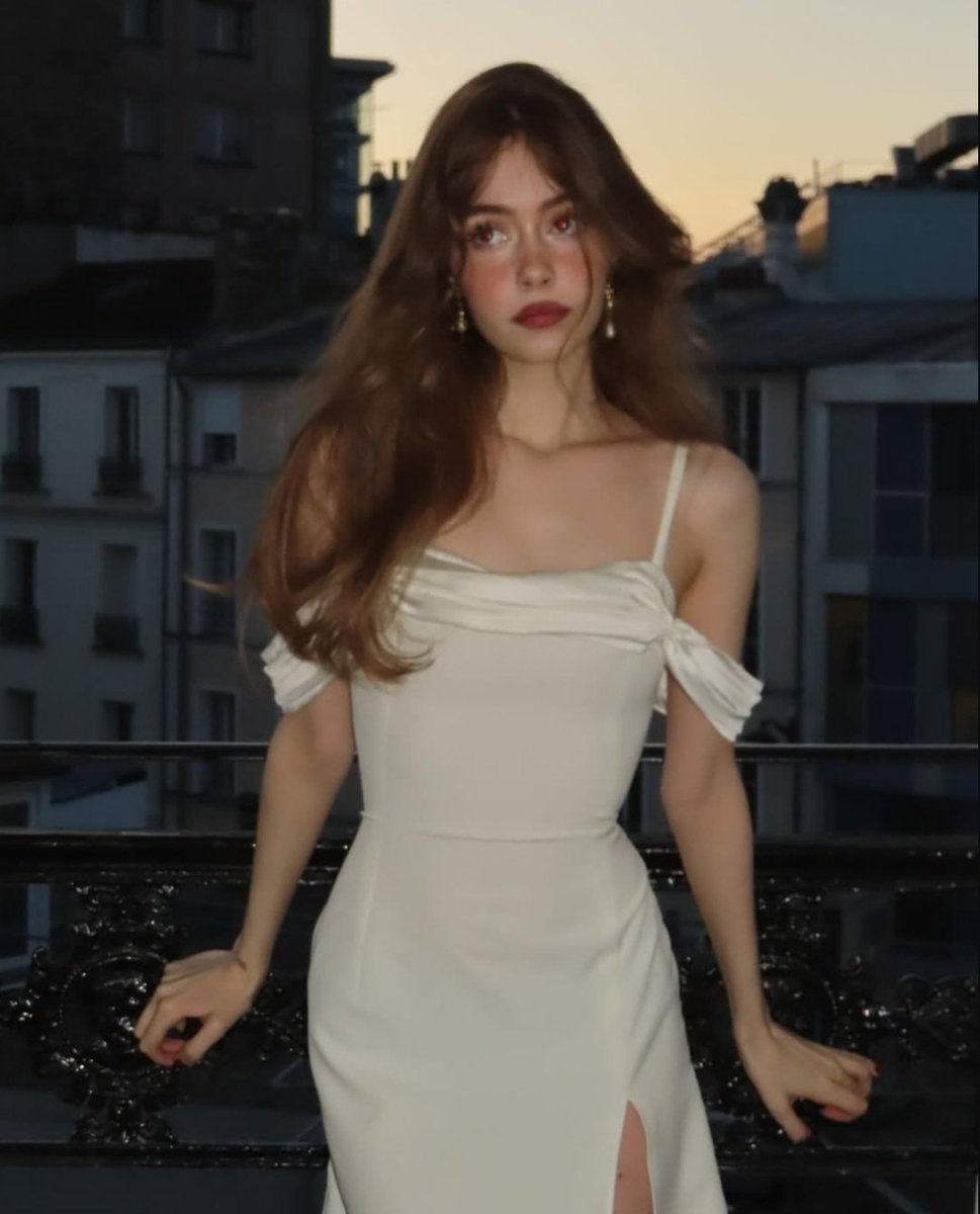matoaluno's tweet photo. pandora beatrice rosier ✴︎ @hllraizer 
✴︎ idαde: 19.
✴︎ pronomes: ela/dela.
✴︎ sexuαlidαde: bissexual.
✴︎ cαsα: sonserina.
✴︎ extrαcurriculαr: clube de debate. https://t.co/A7Y2WfugcL