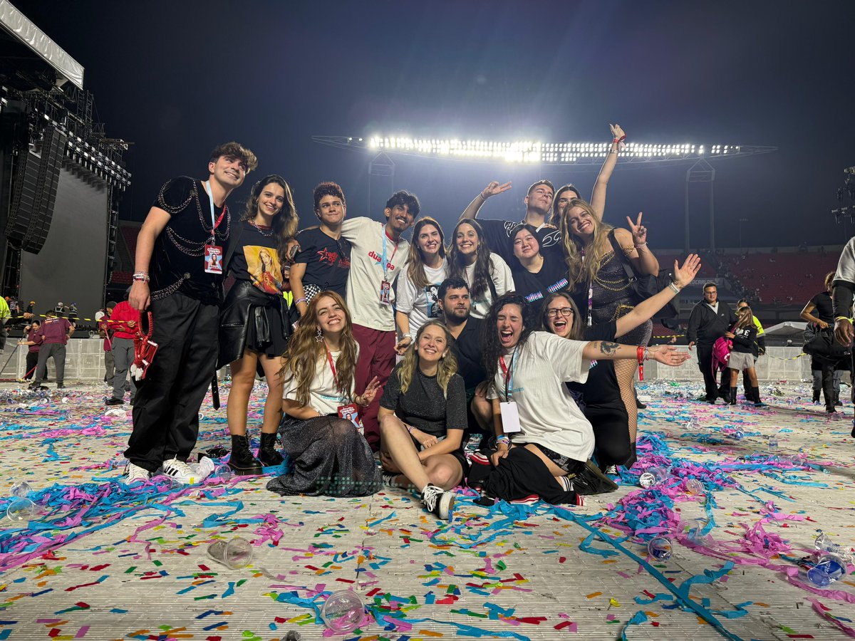 missamaricana's tweet photo. Happy #2YearsOfRadicalOptimism 🦈🌊
This era made me so happy, I felt so close to Dua and my friends, I’ll forever be grateful!! If this walls could talk, they’d say that my friends and my life changed for good! 🩵 https://t.co/Yu9OX9umwW