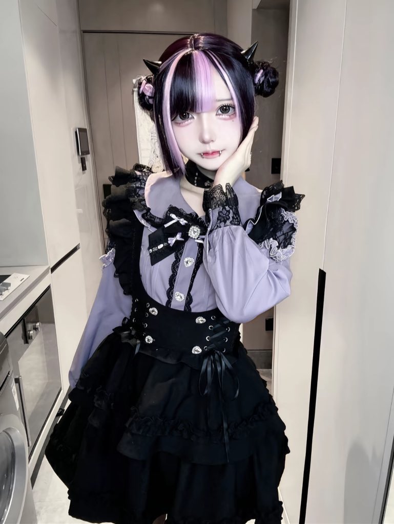 kiss11 tweet media