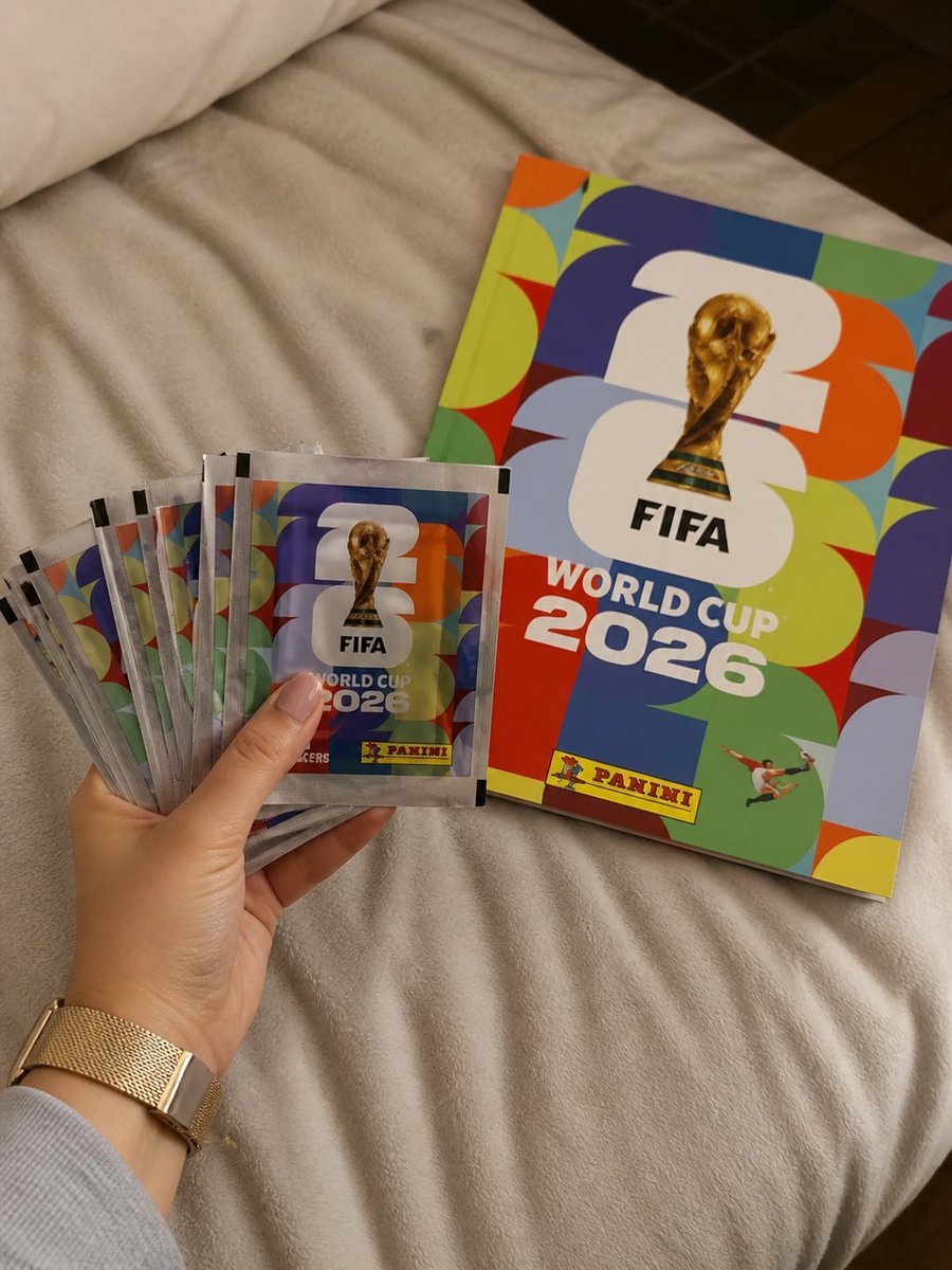Tú y yo, abriendo sobrecitos del Panini… pero bueno, hay gente que le teme al éxito 🤷🏼‍♀️