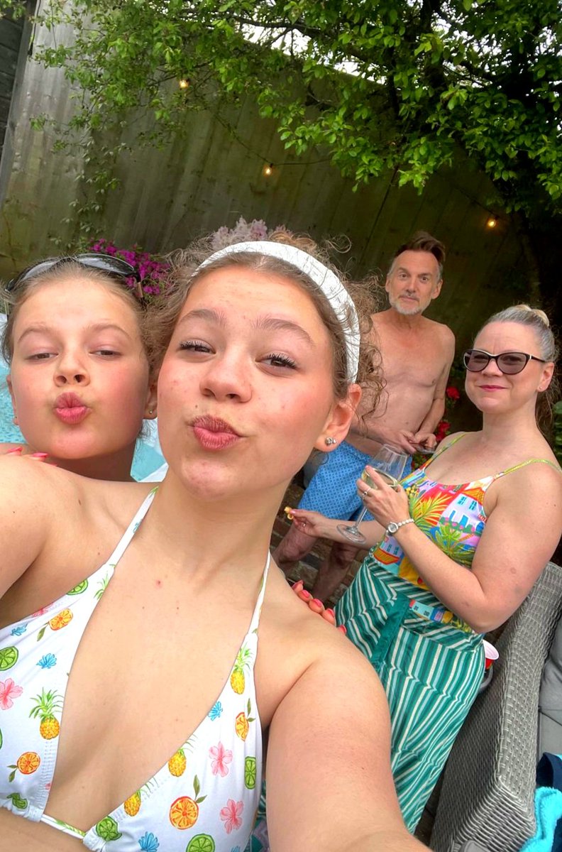 Timsley's tweet image. Hot tub fun up the Merry Widow's today...! #ISAIDIT 🤪

#DAVIDDEXDEXTERMASSEY #THEMERRYWIDOW #TIMMYALEXISCARRINGTONWARD #TILLICENT #VERITY