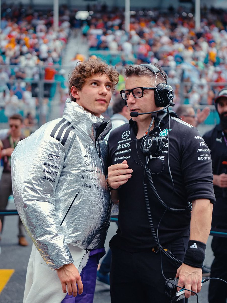 Atnonelli's tweet photo. Itʼs Kimi Astronelli back in the track! https://t.co/GswDSA2BPV