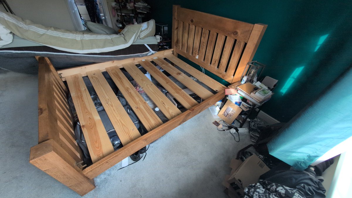 RR_is_KR's tweet image. Sat on parents' bed while chatting with mum and this happened

This is my lowest moment