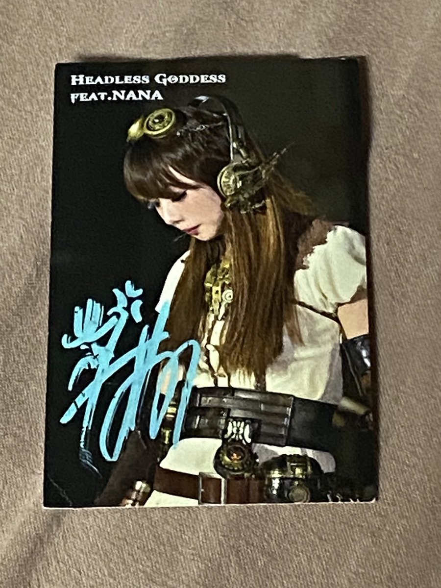 TAKEKEN19's tweet image. 今日の戦利品4
NANAちゃんにサインも
#NANA
#GUNGIRE
#FATEGEAR