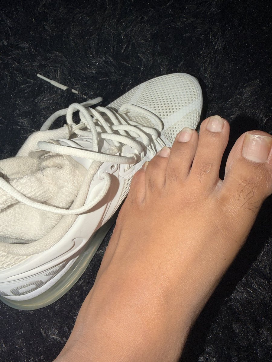 Mens feet tweet media