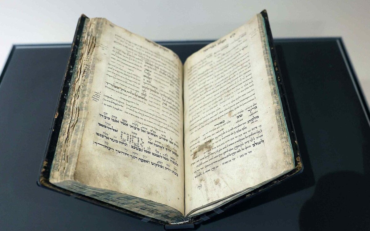 TheBelaaz's tweet photo. ✡️ A handwritten siddur rooted in the teachings of Harav Yitzchak Luria, zt”l — the Arizal – will be displayed publicly for the first time beginning Lag B’Omer at the ANU Museum of the Jewish People in Tel Aviv.

The 16th-century manuscript, reproduced in the museum’s 18th century copy, is particularly fitting for the Lag B’Omer season. It was the Arizal who is chiefly credited with emphasizing the importance of the day, and the siddur preserves his kavanos — the meditative intentions composed to direct one’s thoughts during tefillah.

READ ⬇️

🔗https://t.co/8NBdiJnSQC