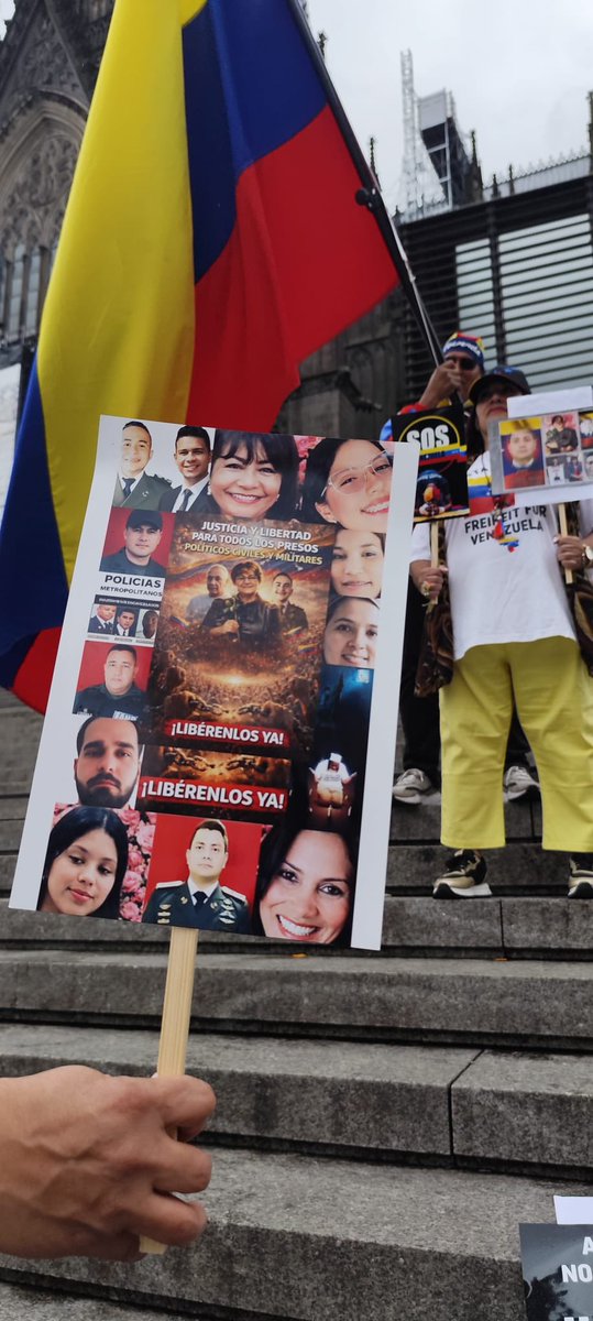LibertasDDHH's tweet photo. 🇩🇪🇻🇪 | La voz de los venezolanos también se alzó en #Köln, #Alemania donde la diáspora salió a las calles para exigir la libertad de todos los presos políticos en Venezuela. La lucha no tiene fronteras. #QueSeanTodos https://t.co/sjPHoxKp50