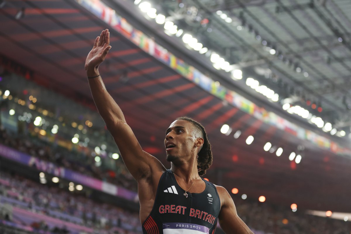 TeamGB's tweet photo. Bronze in Botswana 🥉

Great Britain's mixed 4x400m team of Alex Haydock-Wilson, Lina Nielsen, Jake Minshull and Yemi Mary John took home bronze at the World Athletics Relays in Gaborone.

They were one of five British squads to book their places at the 2027 World Athletic Championships.

@BritAthletics