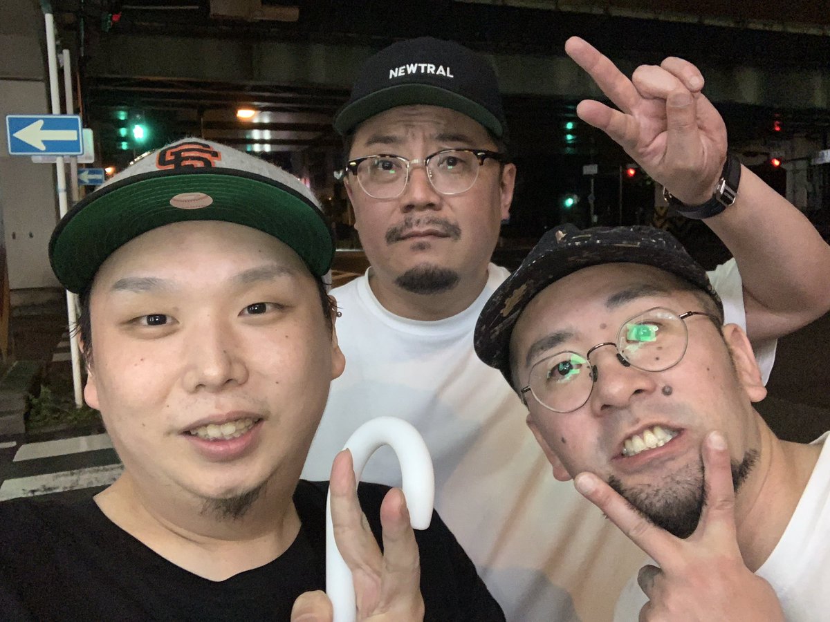SWANTV3's tweet photo. 夜中の大阪悪く無い。笑
ベロベロな先輩たち
神対応ありがとうございました😭
#ヤルオアニキ
#ウシオアニキ
#ギャンブル大先輩 https://t.co/gZ7ZjgPRaY