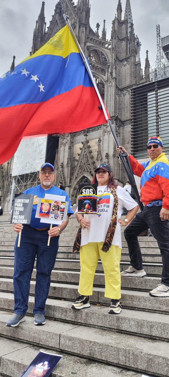 ReporteYa's tweet photo. #3Mar #SinMasPresosPoliticos
Köln, Alemania 🇩🇪 no olvida a los más de 500 héroes que resisten tras las rejas.
Por eso #QueSeanTodos - @MundoConVzla https://t.co/dR00JgHBD7