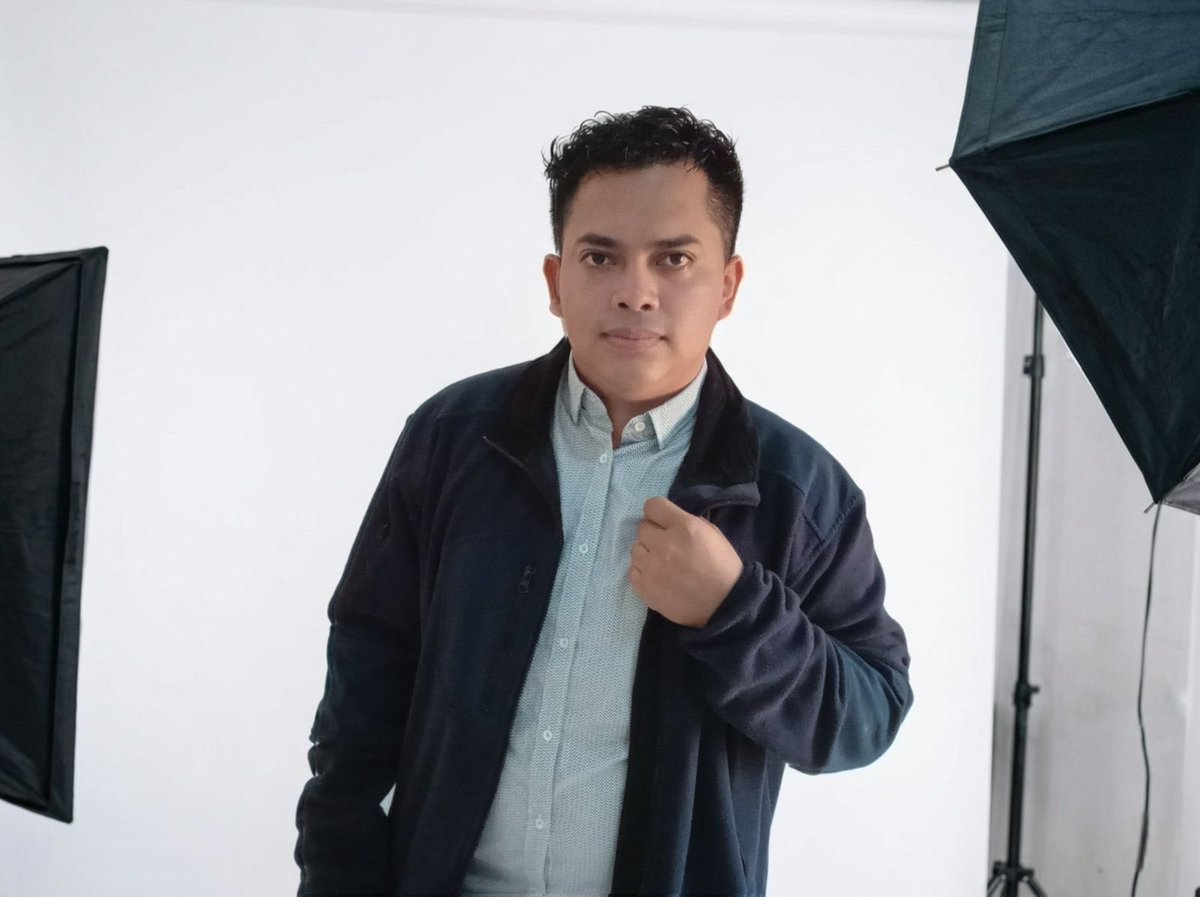 Guillermo_RO_'s tweet photo. Siempre se debe de luchar por lo que se quiere 🫶🏻 y por lo que se es feliz y yo soy feliz con esto porque este soy yo. 🥹

#guillermoromerooporta #photoshoot #actor https://t.co/8GunaE6WkU