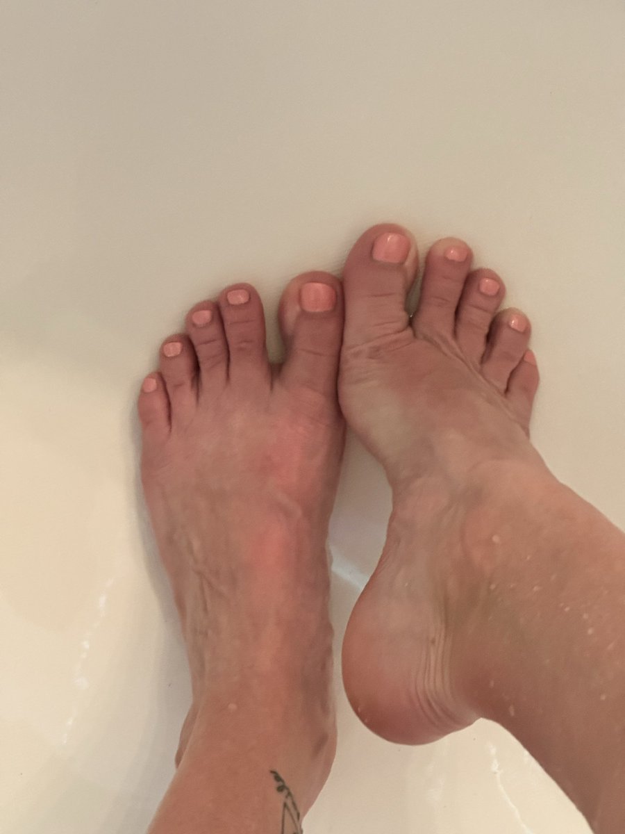 TiredToesXO 🤍 tweet media