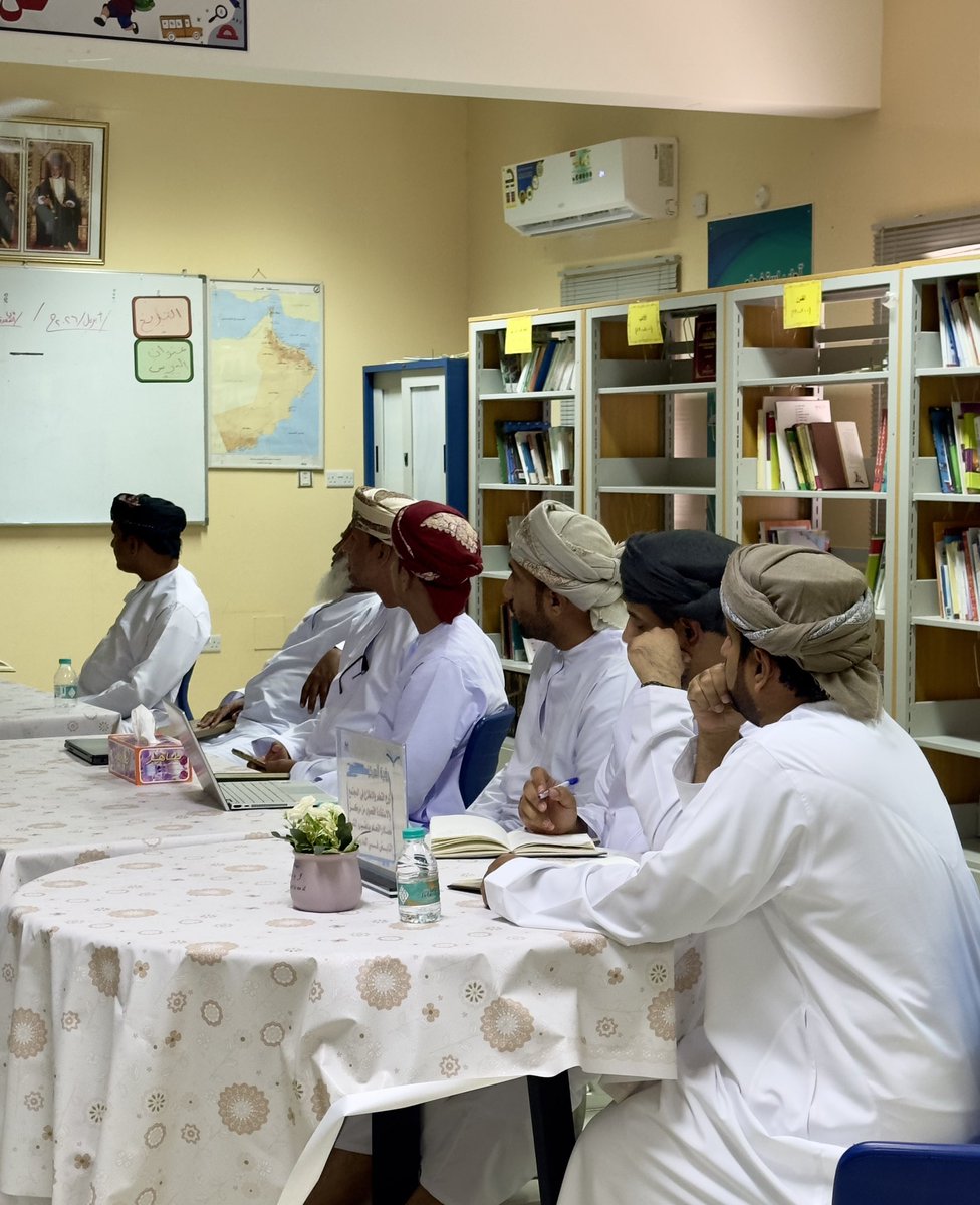 EduGovSsq5412's tweet photo. في إطار الدعم والمتابعة التربوية، تشرفت المدرسة اليوم بزيارة الفريق الإشرافي اللامركزي، في حضورٍ مثمرٍ يعكس حرصهم على الارتقاء بجودة الأداء وتعزيز مسيرة التميز في الميدان التربوي . https://t.co/mj7mndW9lE