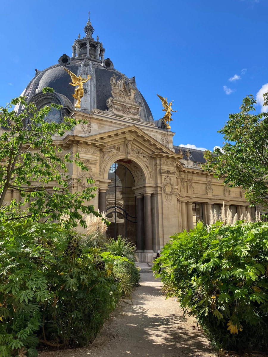 💙 Magnifique journée à la rencontre des habitants dans les parcs et jardins du 8e arrondissement à Paris. Des lieux à découvrir ou re-découvrir, notamment le péristyle du Petit Palais entièrement restauré. #paris8 #parc #jardins #belleepoque <a href="/LECUYERCatherin/">Catherine LÉCUYER</a> <a href="/Mairie08Paris/">Mairie du 8e Paris</a>