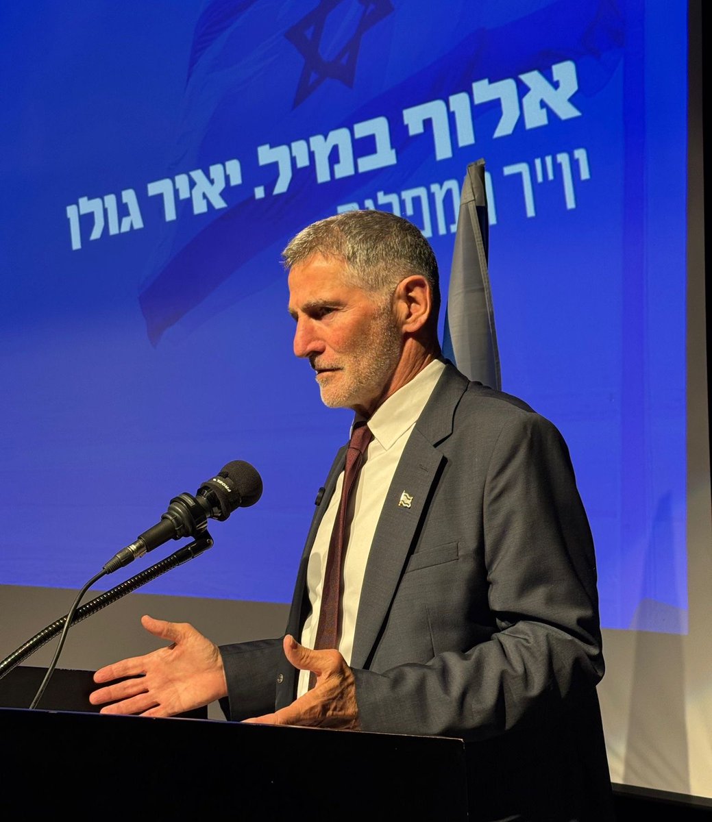 ״יותר מדי שנים המחנה הדמוקרטי הרכין ראש. גמגמנו וויתרנו על האמת שלנו. ניסינו לקרוץ לימין, ואפשרנו לתפיסות מסוכנות של סיפוח להפוך למציאות. גישת ניהול הסכסוך ו׳חמאס הוא נכס׳, הביאו עלינו את השבעה באוקטובר, שהוכיח שצדקנו לאורך כל הדרך. כעת, הדרך להחזיר ביטחון היא לעמוד בגב זקוף